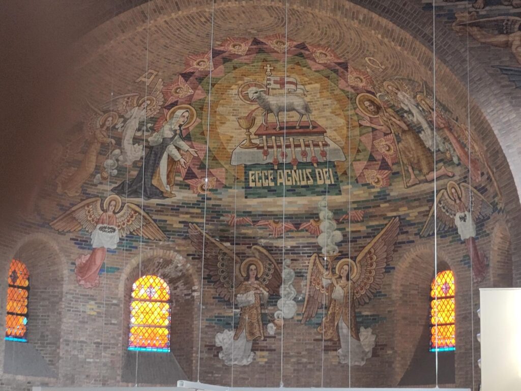 RH211 047 1951 Roosendaal HHartkerk aq absis (2)