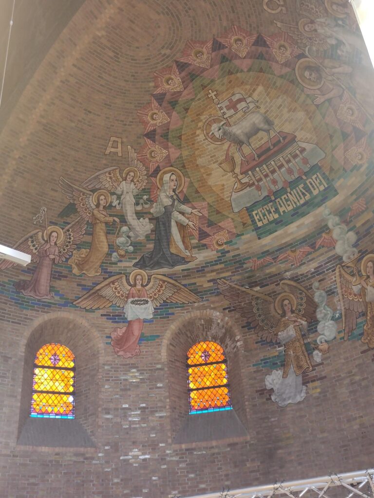 RH212 047 1951 Roosendaal HHartkerk aq absis