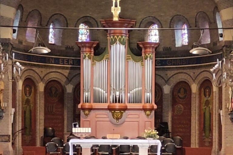 TW1004 Priesterkoor met orgel detail
