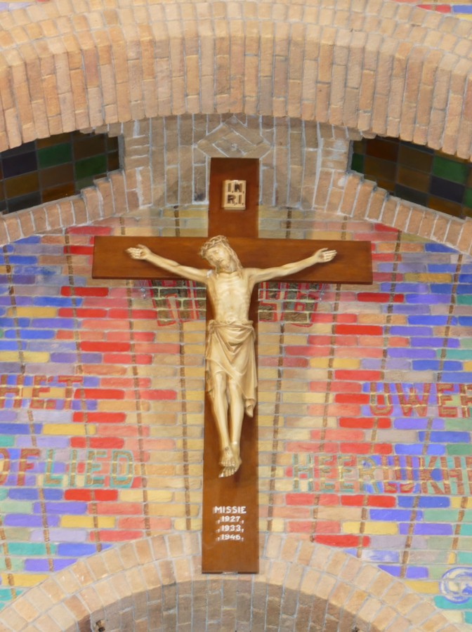 RW834 Priesterkoor kruisbeeld foto MCC